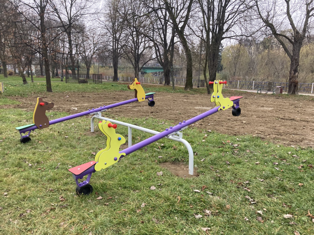 Nowe urządzenia na placu zabaw przy ul. Kraszewskiego