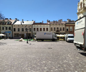 Na Rynku trwa rozkładanie ogródków piwnych! Mają być otwarte od soboty