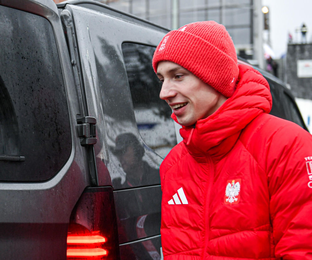 Szalona podróż Kacpra Tomasiaka na konkurs PŚ! Dotarł tuż przed zawodami