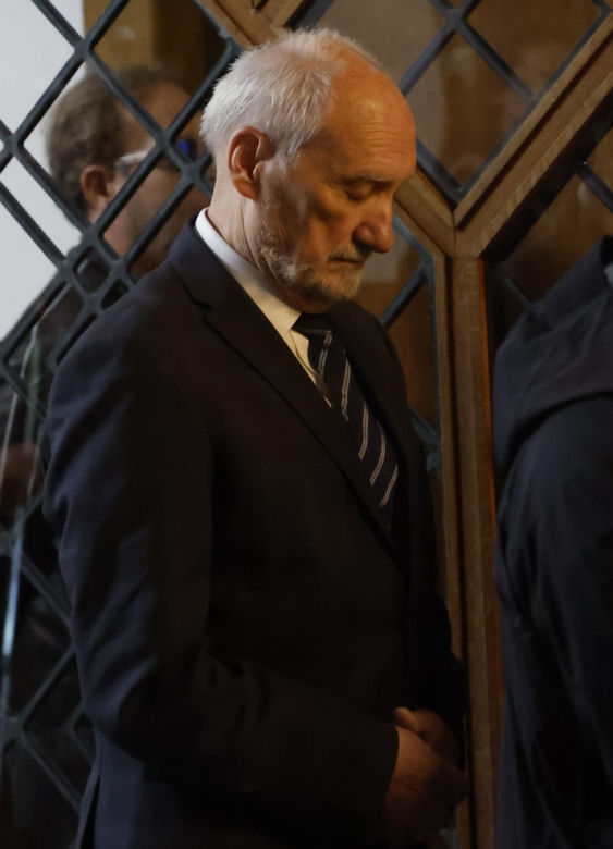 Pogrzeb Ewy Dałkowskiej. Pożegnali ją Macierewicz i Gliński 
