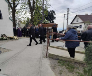 Druh Bogdan uderzył w słup jadąc do pożaru traw. Słowa księdza podczas pogrzebu wyciskają łzy
