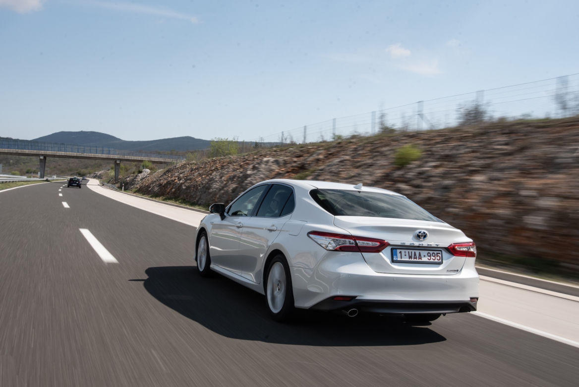 Toyota Camry 2.5 Hybrid Dynamic Force 218 KM e-CVT Executive