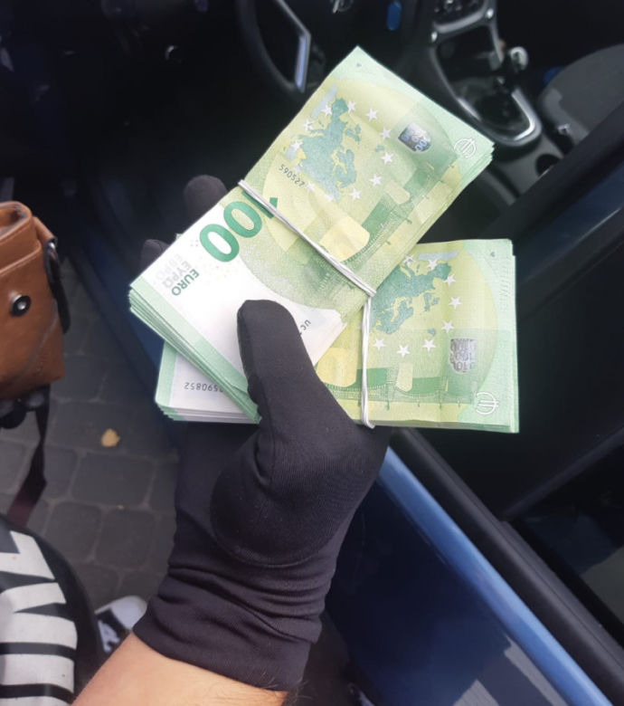 Gruzin ukradł 100 tys. euro, rzucił się z nożem na policjanta! 