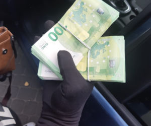 Gruzin ukradł 100 tys. euro, rzucił się z nożem na policjanta! 