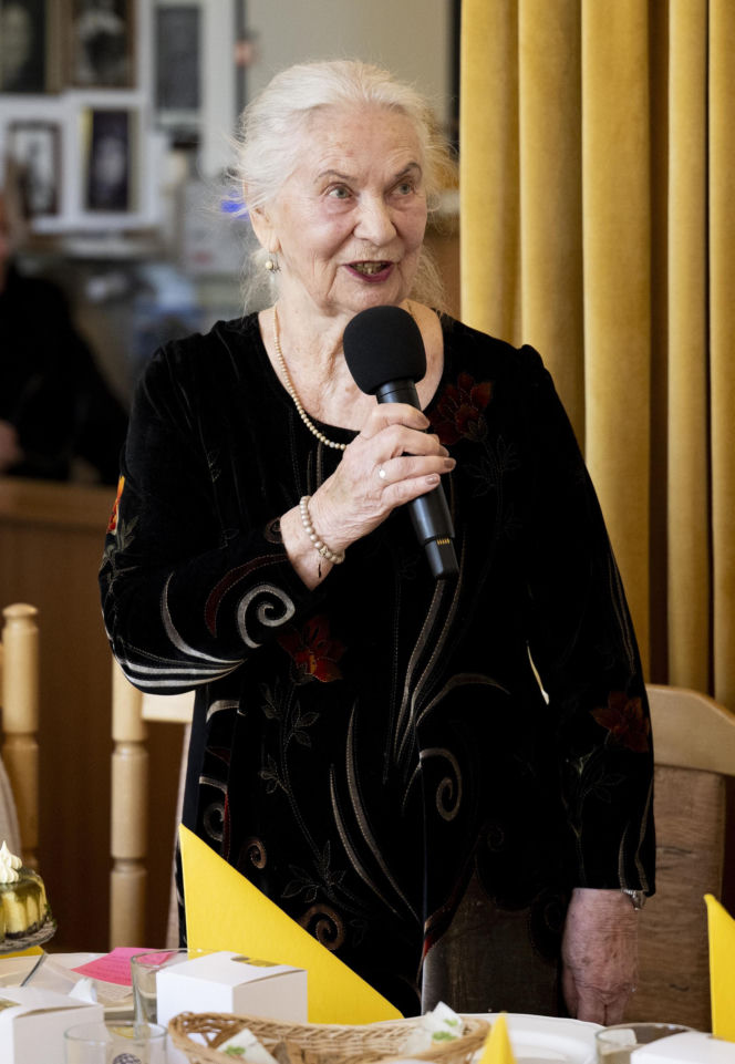 Żyła już tylko wspomnieniami o mężu