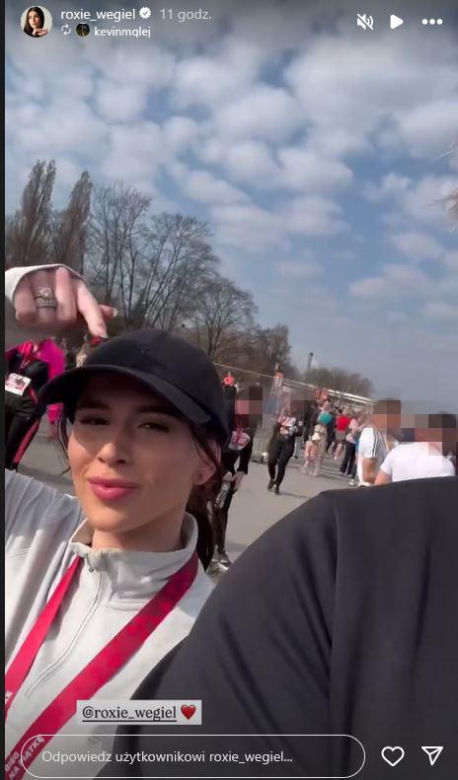 Roxie Węgiel  biega z Kevinem