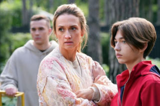 Barwy szczęścia, odcinek 3321. Staś (Olaf Kapszyk), Asia (Anna Gzyra), Emil (Artem Malaszczuk)