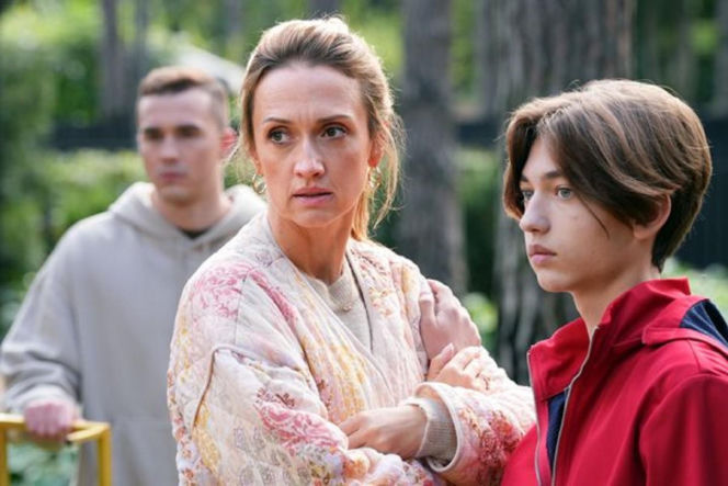 Barwy szczęścia, odcinek 3321. Staś (Olaf Kapszyk), Asia (Anna Gzyra), Emil (Artem Malaszczuk)