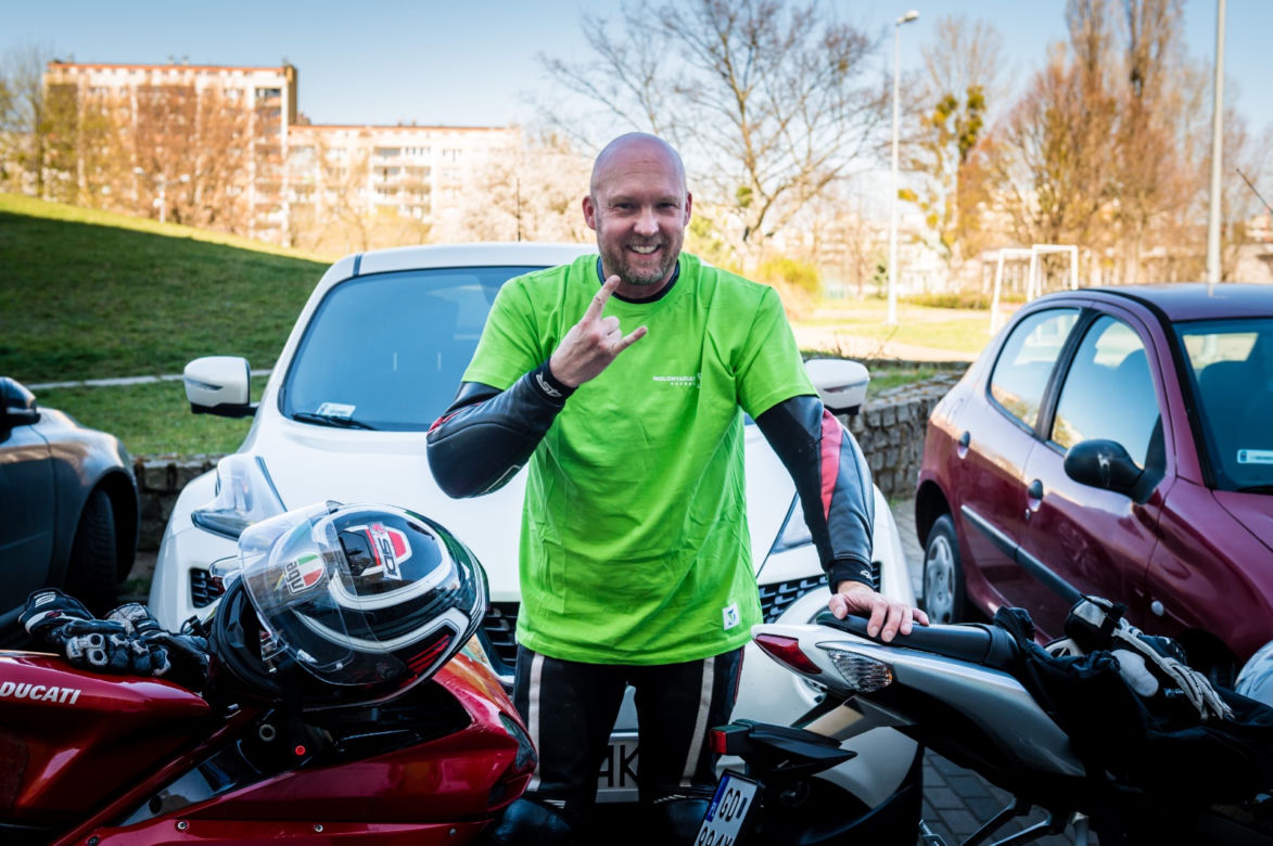 Koronawirus w Trójmieście. Jeżdżą na motorach i pomagają seniorom
