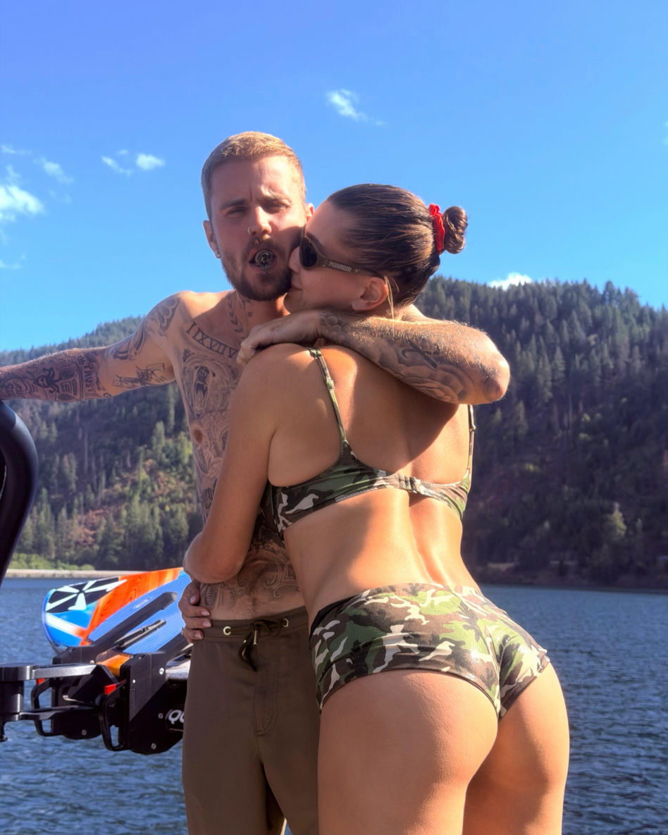 Wakacje Bieberów. Justin pali cygaro, a Hailey pokazuje pośladki