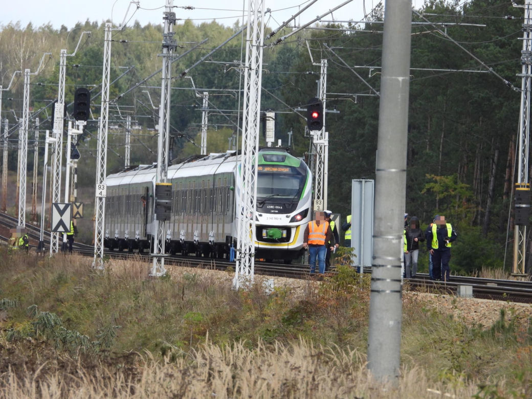 Śmiertelne potrącenie pod Radomiem. Wstrzymany ruch kolejowy i duże opóźnienia pociągów