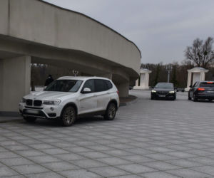 Takimi limuzynami przyjechali na urodziny Radia Maryja 