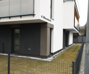 Warszawa, format: Deweloper postawił domy na Mleczarskiej. Cofnięto mu pozwolenie na budowę