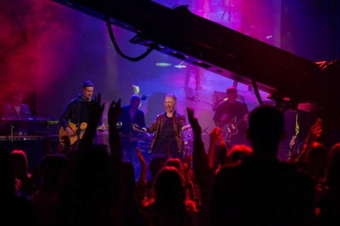 „Pierwsza miłość” odc. 4129 streszczenie. Uwięzionej w domu Izabeli Teresie udaje się sforsować okno. W tym momencie pod dom podjeżdża Izabela