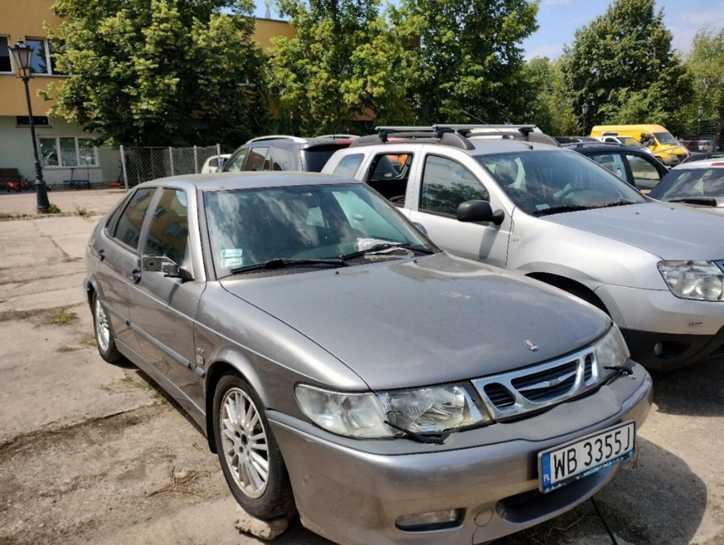 Drogowcy znów sprzedają wraki z ulicy. Wśród nich jest Chrysler w kwiatki