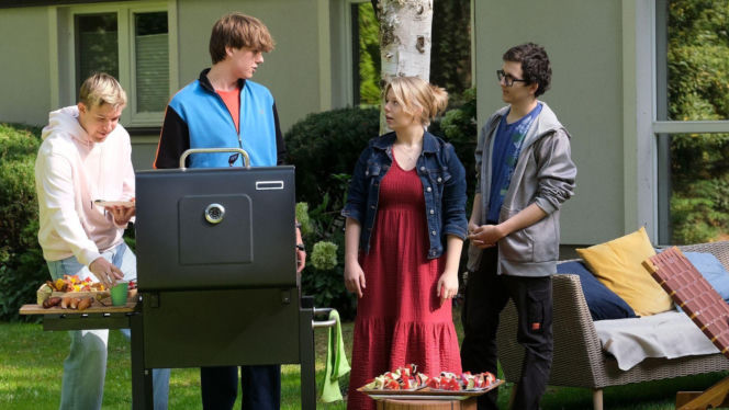 M jak miłość odc. 1911. Hubert Buczak (Leon Hausner), Lenka (Olga Cybińska)