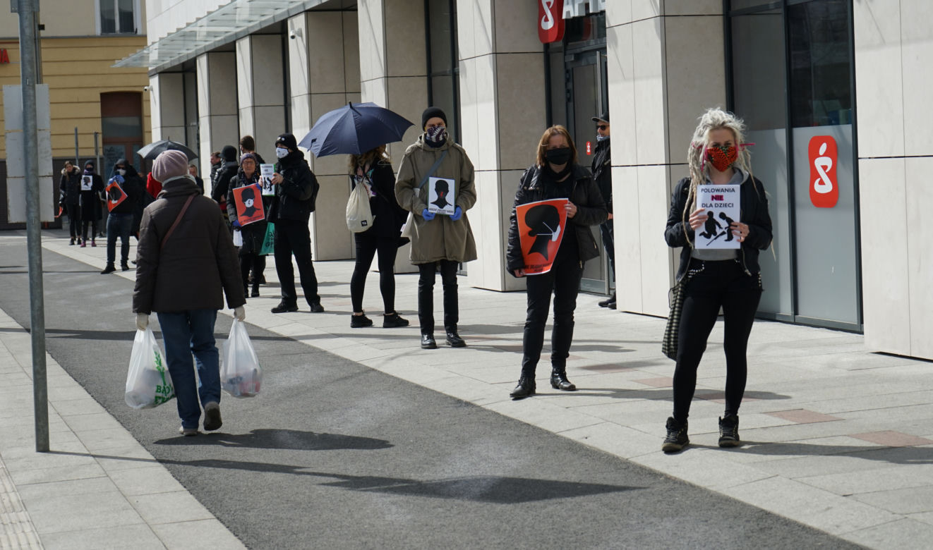 Czarny protest przeciwko całkowitemu  zakazowi aborcji