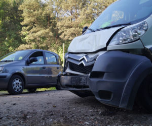 Wypadek w podbydgoskim Maksymilianowie. Zderzyły się dwa samochody! [ZDJĘCIA]
