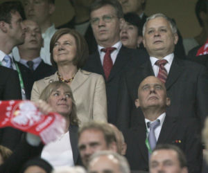 Lech Kaczyński i Jarosław Kaczyński na sportowych zdjęciach