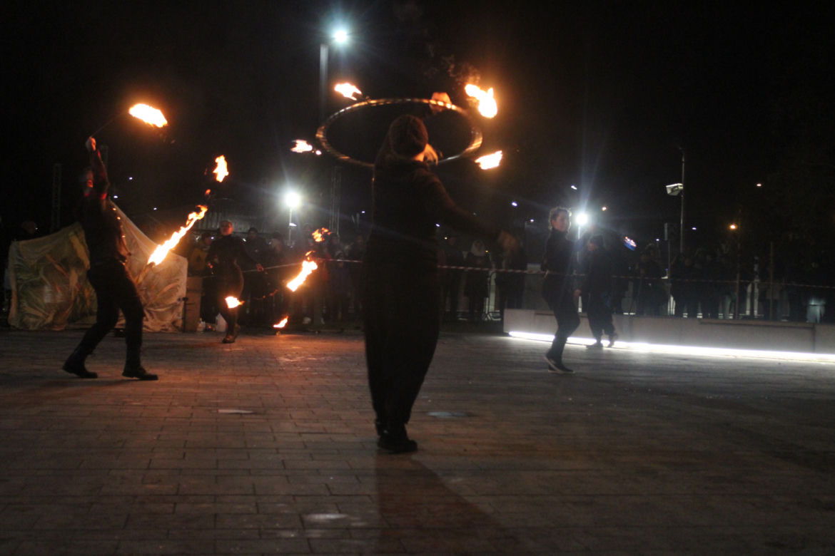 WOŚP 2023 w Krakowie: Fire Show w Nowej Hucie w wykonaniu grupy Spontan Fire