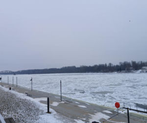 W Toruniu zamarzła Wisła