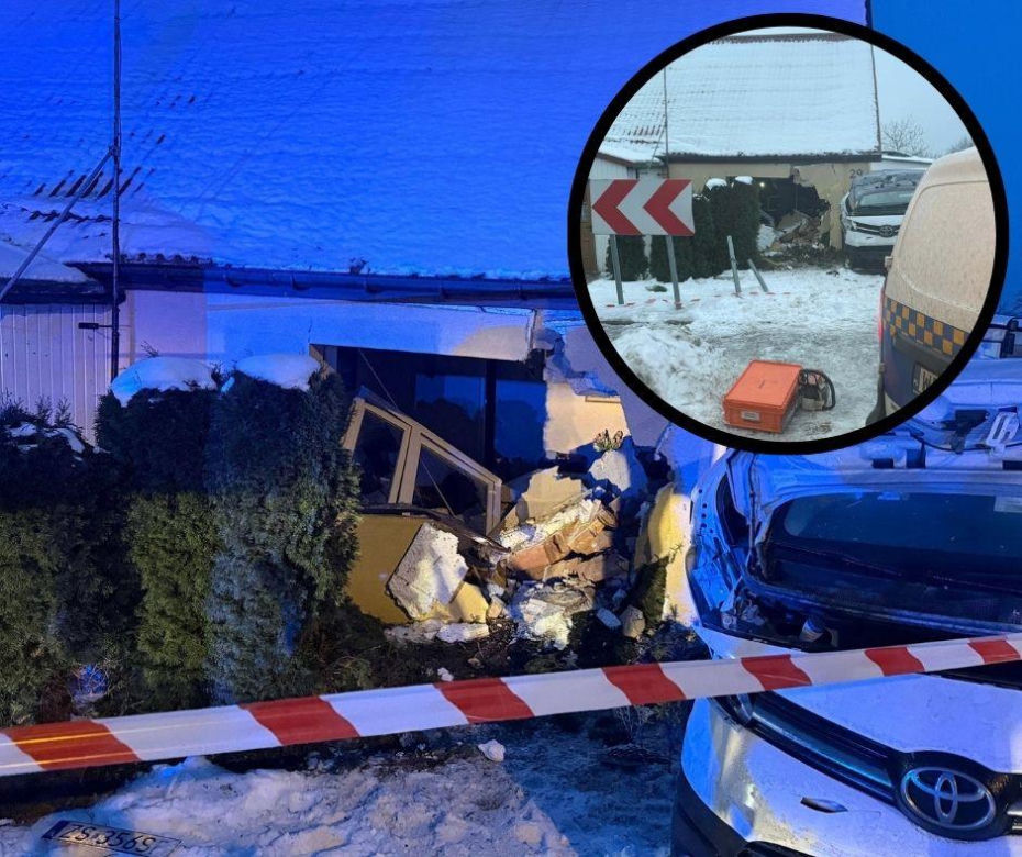 Wypadł busem z drogi, huknął w dom. Trzy osoby ranne, mieszkańcy stracili dach nad głową