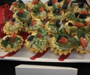 XX Dożynki Rybackie pod Lublinem. Goście ustawiali się w kolejce po rybne specjały