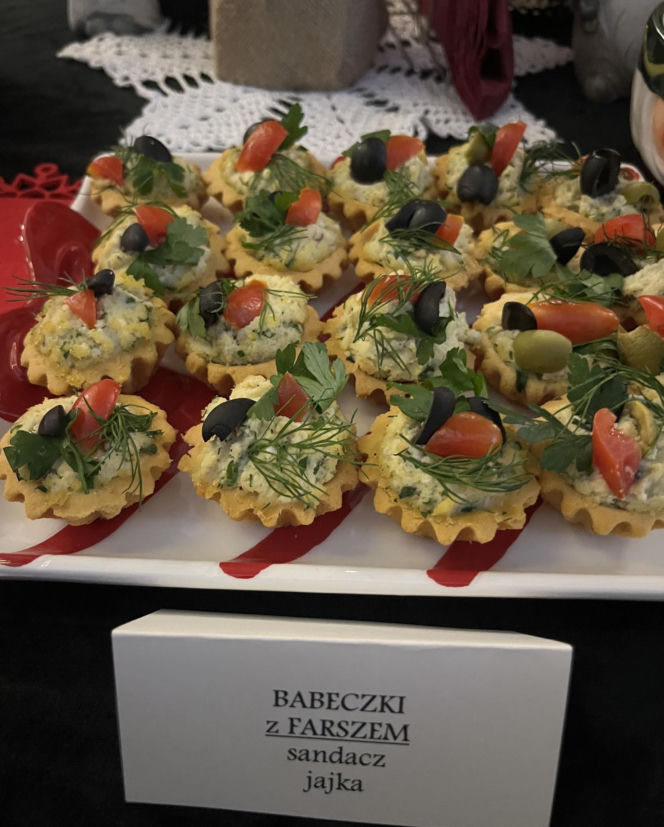 XX Dożynki Rybackie pod Lublinem. Goście ustawiali się w kolejce po rybne specjały