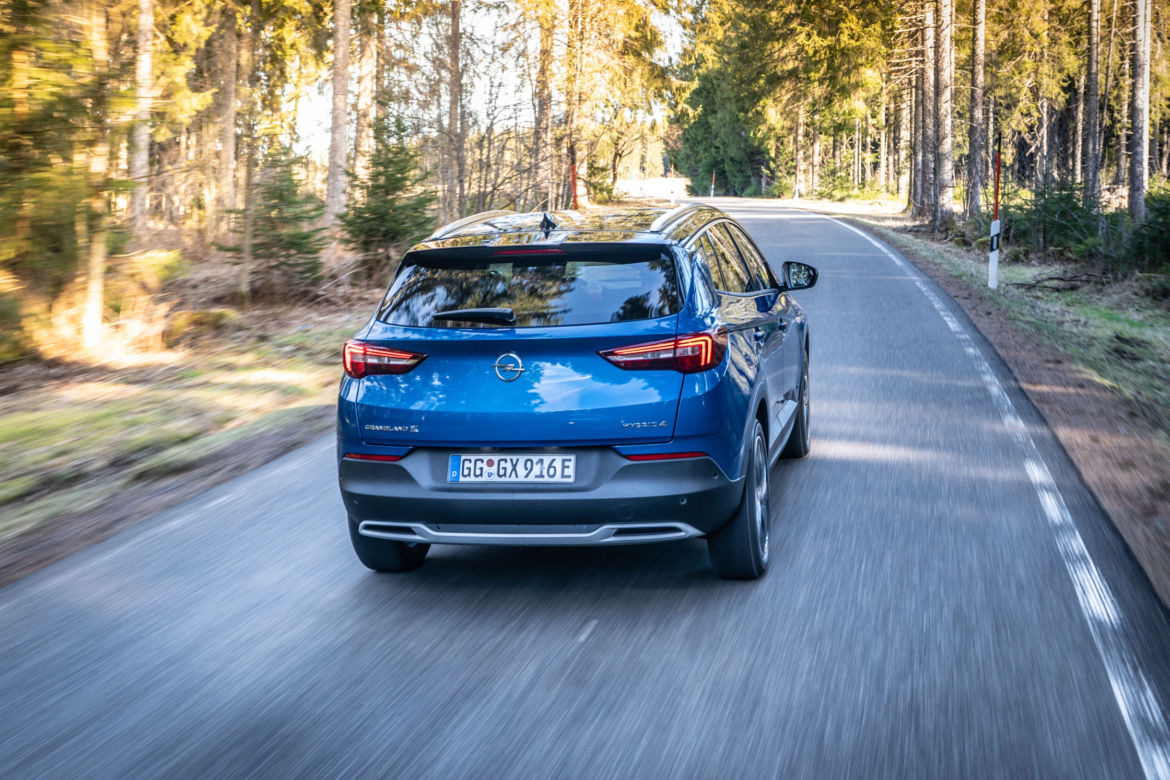 Opel Grandland X Hybrid4 1.6 Turbo A8 300 KM AWD