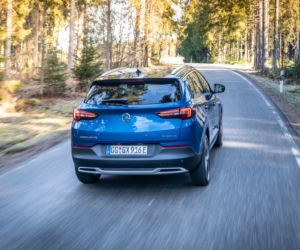 Opel Grandland X Hybrid4 1.6 Turbo A8 300 KM AWD