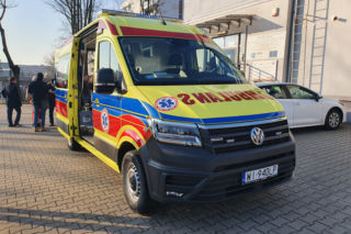 Nowe karetki na Mazowszu - wśród nich m.in. ambulans bariatryczny