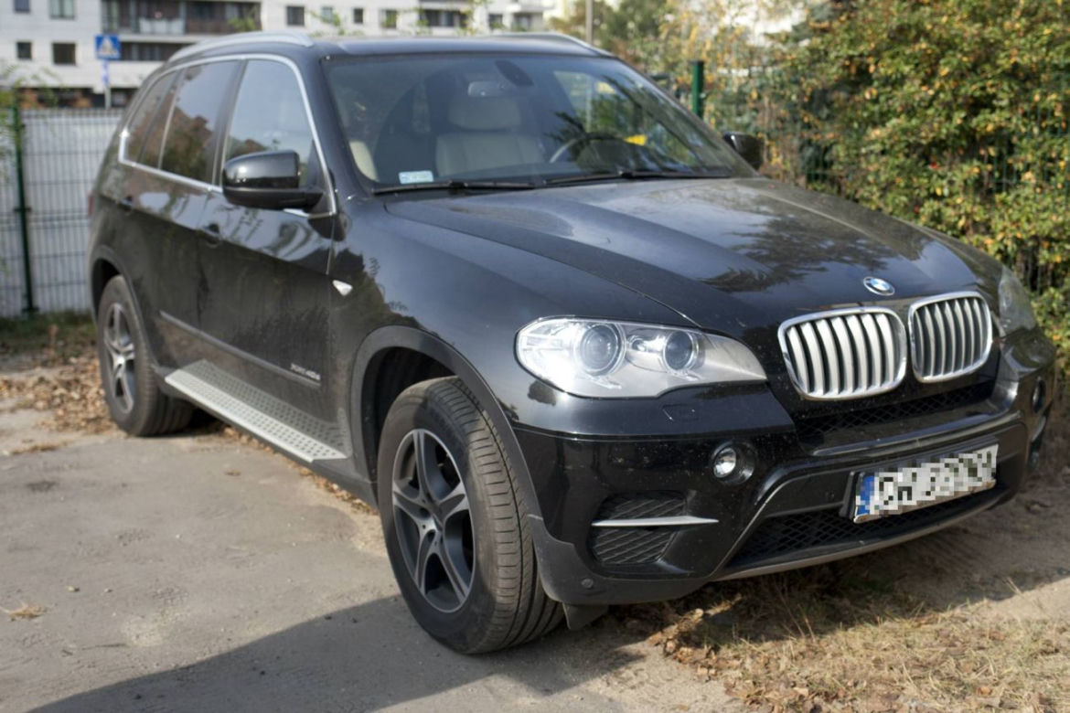 Sebastian Mila jeździ samochodem BMW X5 xDrive 40d