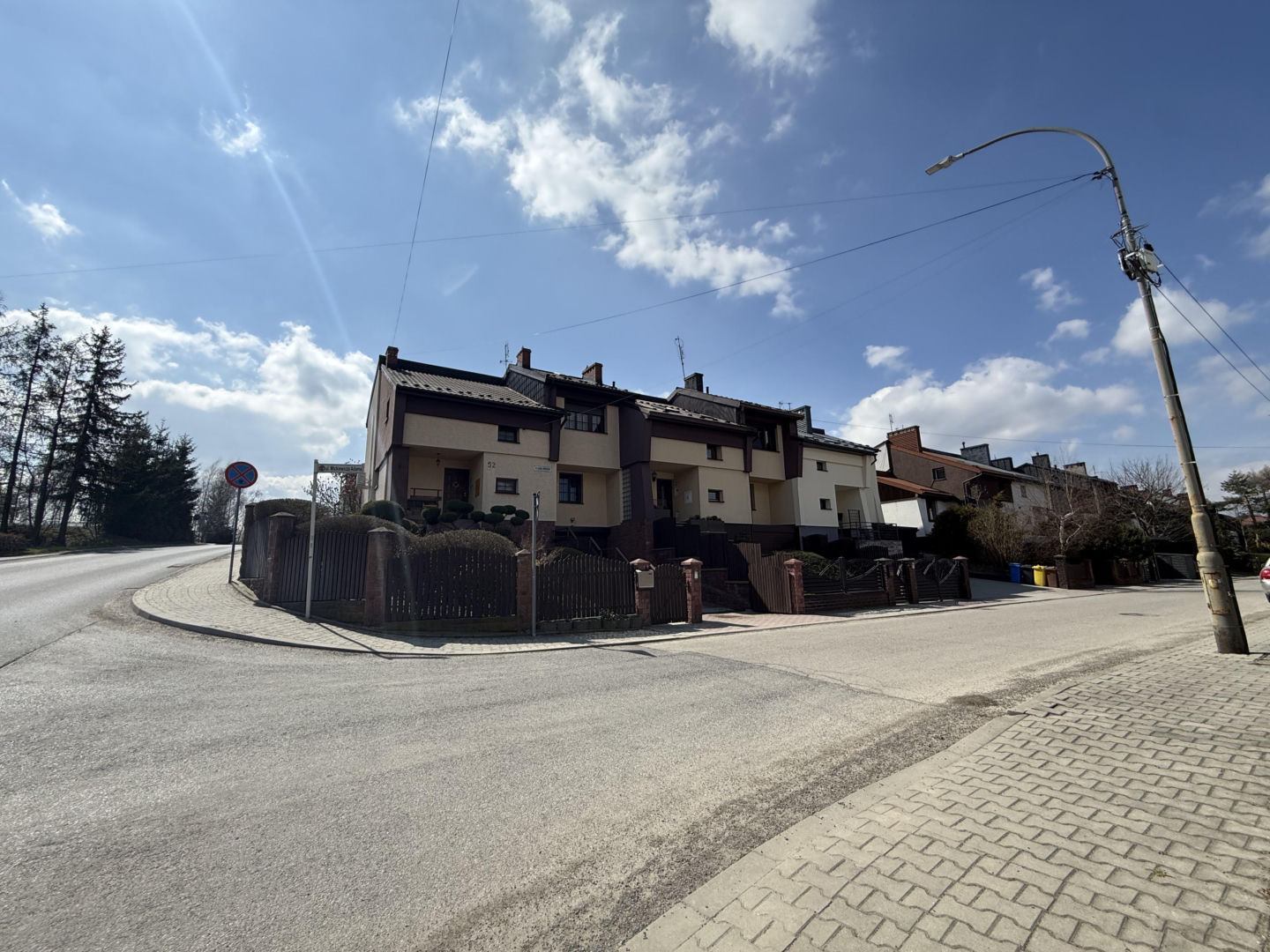 "Działy". Domy z lat 80. Limanowa