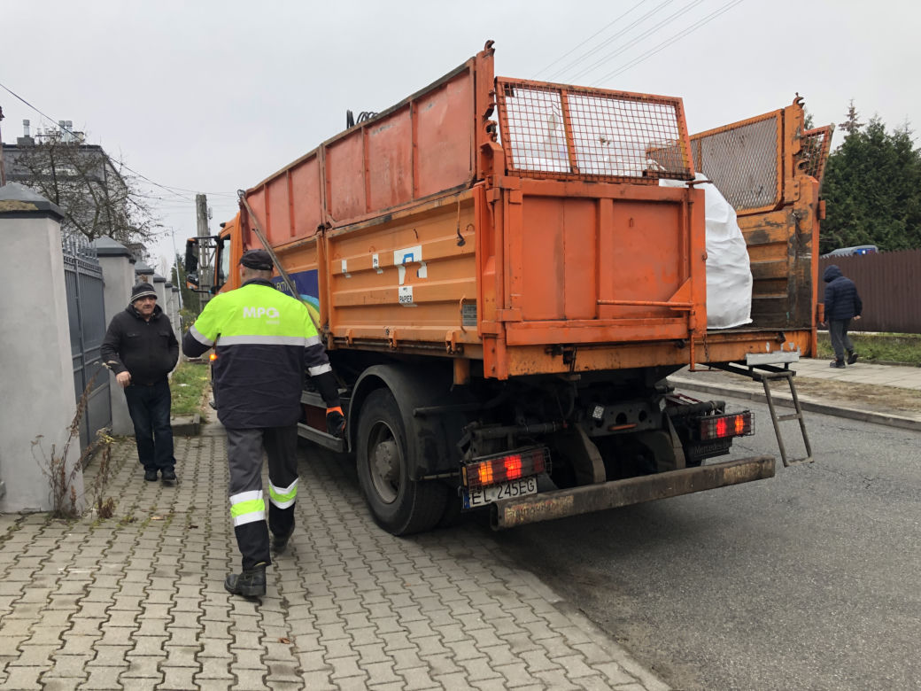 Węgiel od samorządu. Pierwsze dostawy w Łodzi