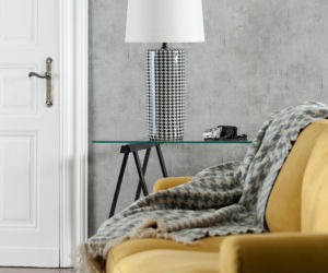 Lampa stołowa z podstawą w pepitkę