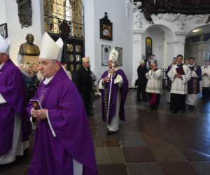 RELACJA NA ŻYWO - POGRZEB ABP. GOCŁOWSKIEGO.