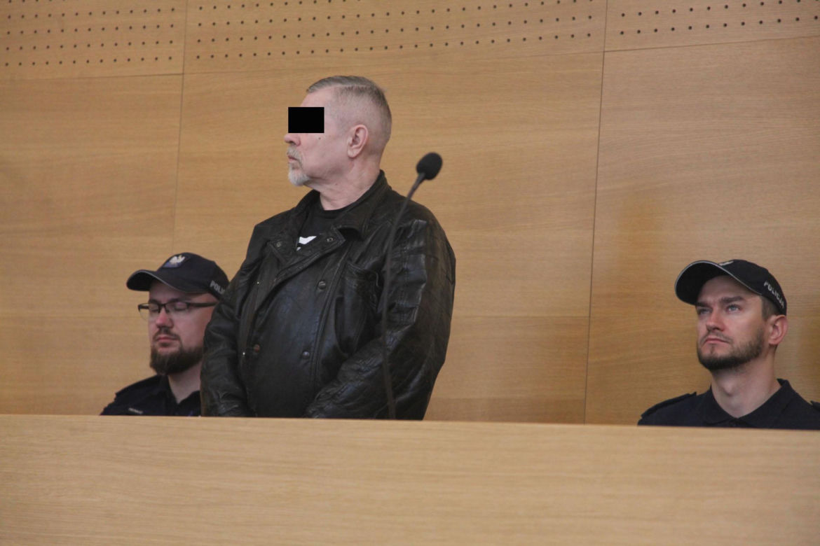Zjadł flaki i zasztyletował ratownika. Szokujące tłumaczenie w sądzie!