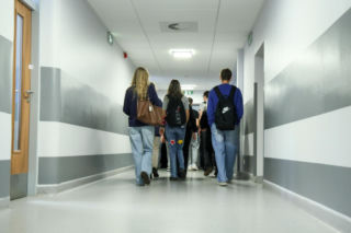 Ministerstwo wprowadzi zmiany dotyczące wyglądu uczniów. Nowacka: Teraz jest po prostu dżungla i wolna amerykanka