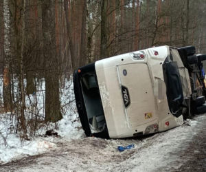 Na trasie Wyszków-Łochów na DK 62 doszło do wypadku autobusu