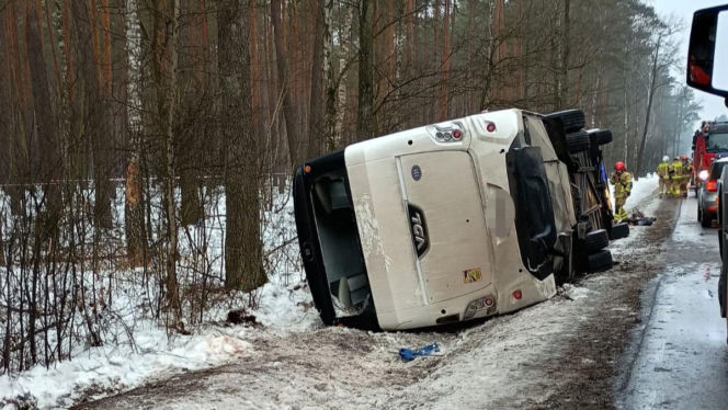 Na trasie Wyszków-Łochów na DK 62 doszło do wypadku autobusu