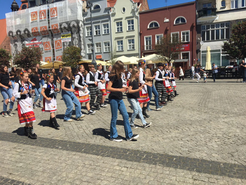 Taneczny happening Szkoły Podstawowej z Dragacza