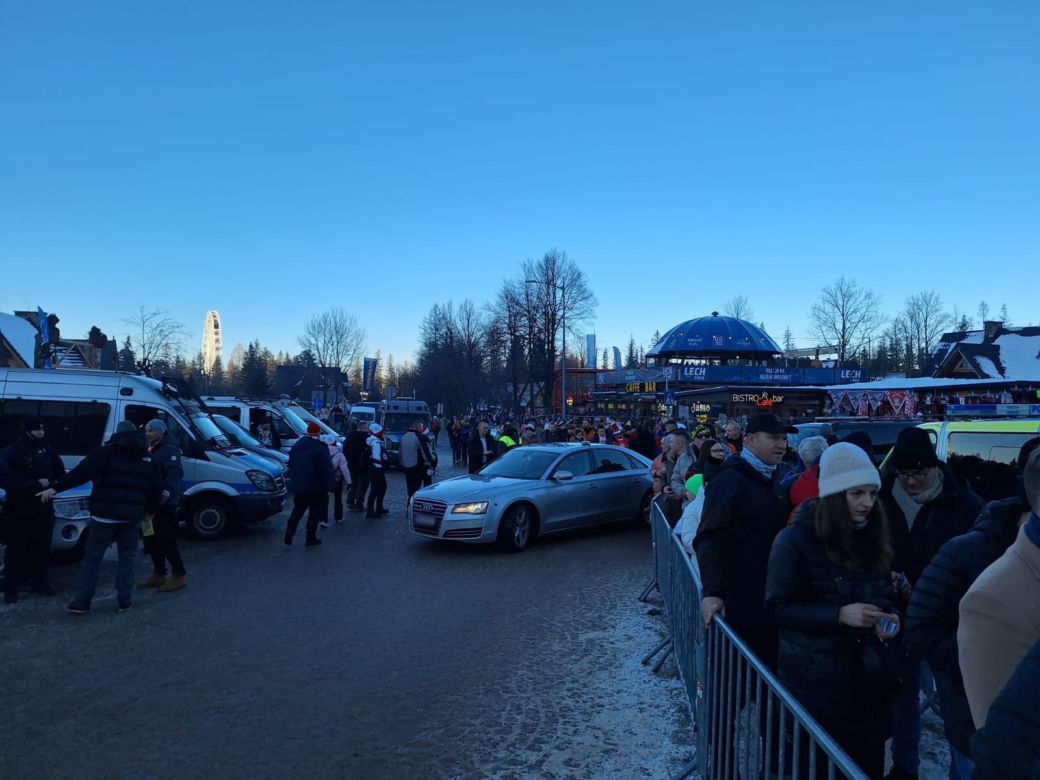 Tłumy kibiców w Zakopanem. Biało-czerwono pod Tatrami 