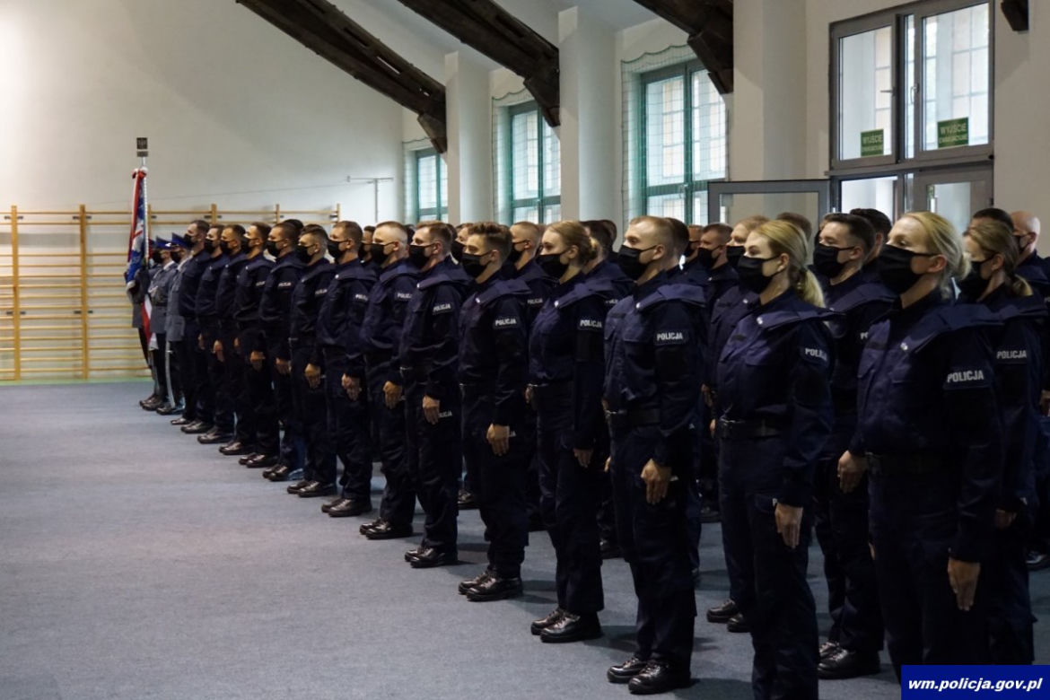 Nowi policjanci na Warmii i Mazurach. Liczba wolnych miejsc zmalała do 40
