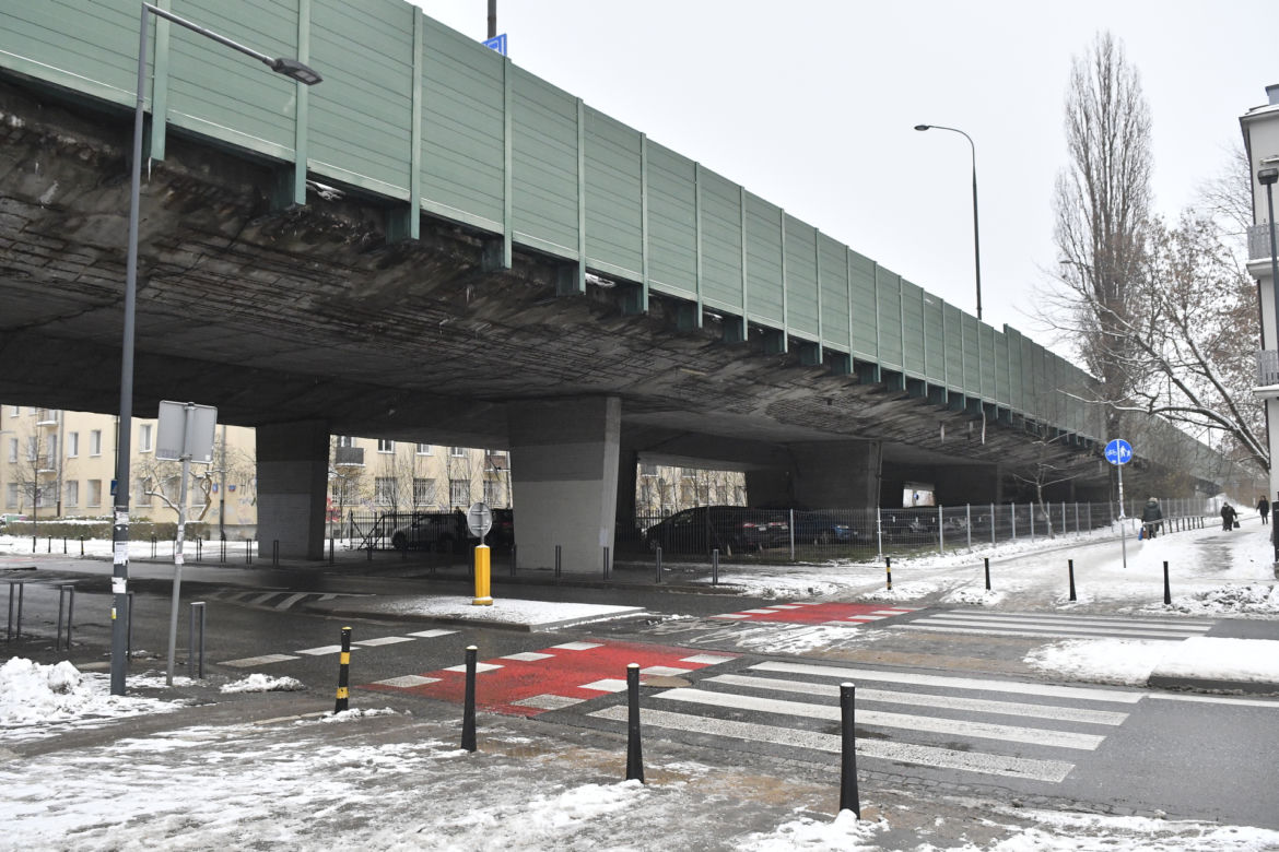 Utrudnienia na Trasie Łazienkowskiej potrwają aż do 2025 roku! Wiadukty nad Paryską do remontu 