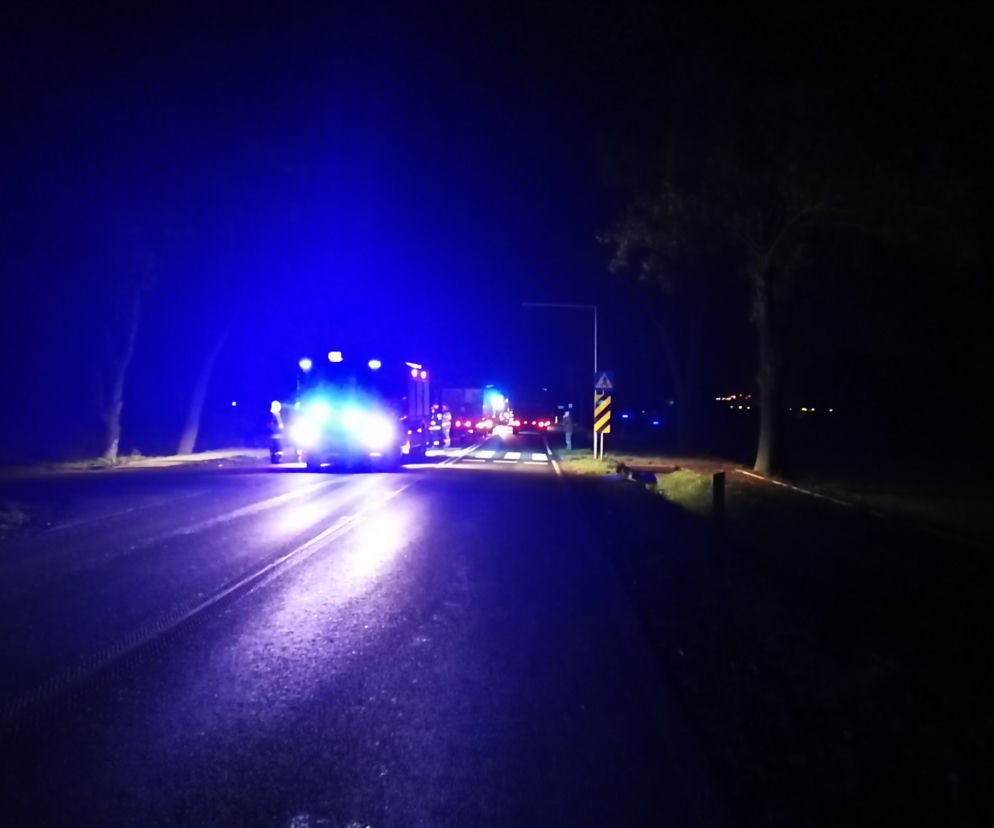 Samochód osobowy zderzył się z tirem! Jedna osoba ranna