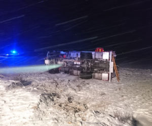 Strażacy OSP Jaświły jechali na akcję. Wóz wypadł z drogi. Strażak złamał rękę