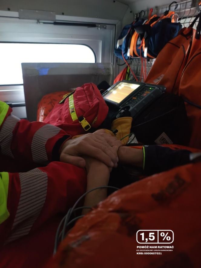 Mężczyzna uprawiał suche morsowanie w Karkonoszach. Wymagał pomocy