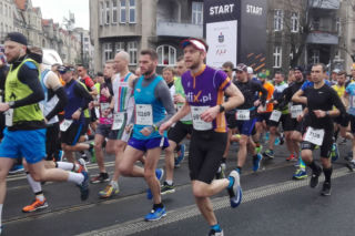 Tysiące biegaczy na ulicach! Zobacz zdjęcia z 12. PKO Poznań Półmaratonu [GALERIA]