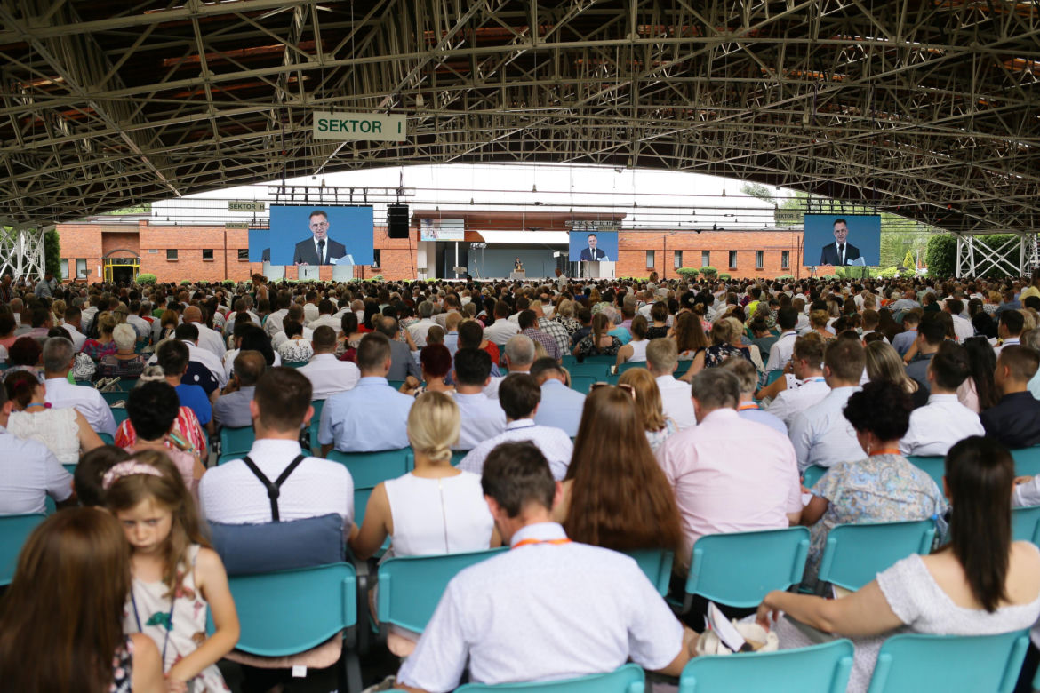 Kongres Świadków Jehowy 2024. W niedzielnych wydarzeniach wzięły udział tłumy