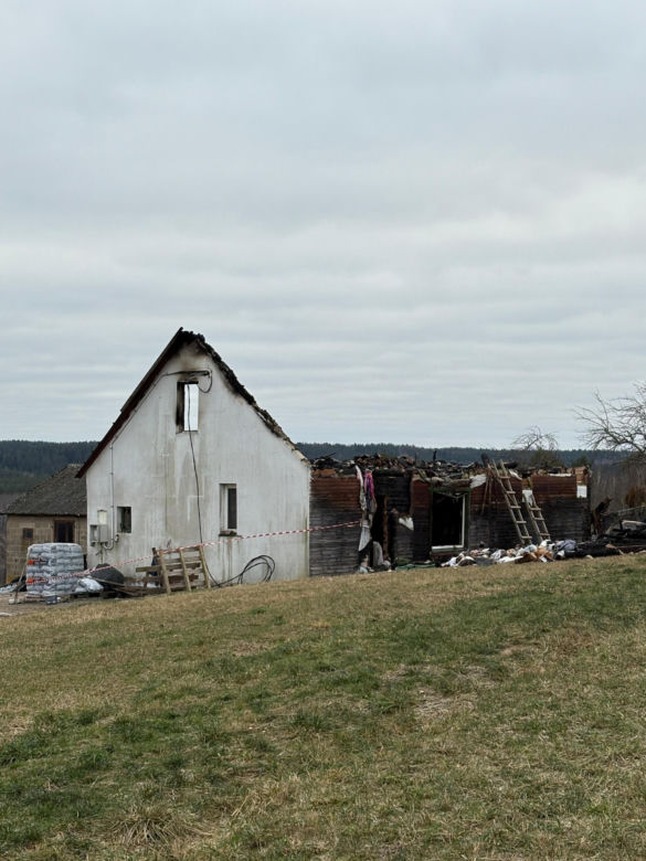 Pożar w Wigilię zabrał im dach nad głową. Trwa zbiórka na kontener mieszkalny dla pana Kazimierza i jego żony